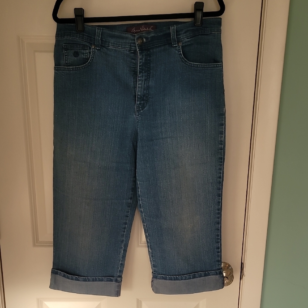 Gloria Vanderbilt Blue Capris with High Waist and Cropped Length